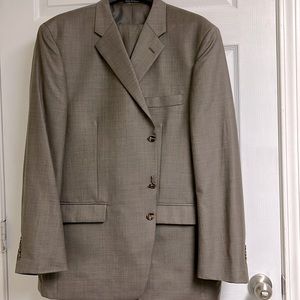 Men’s brown three button suit jacket size 48 regular